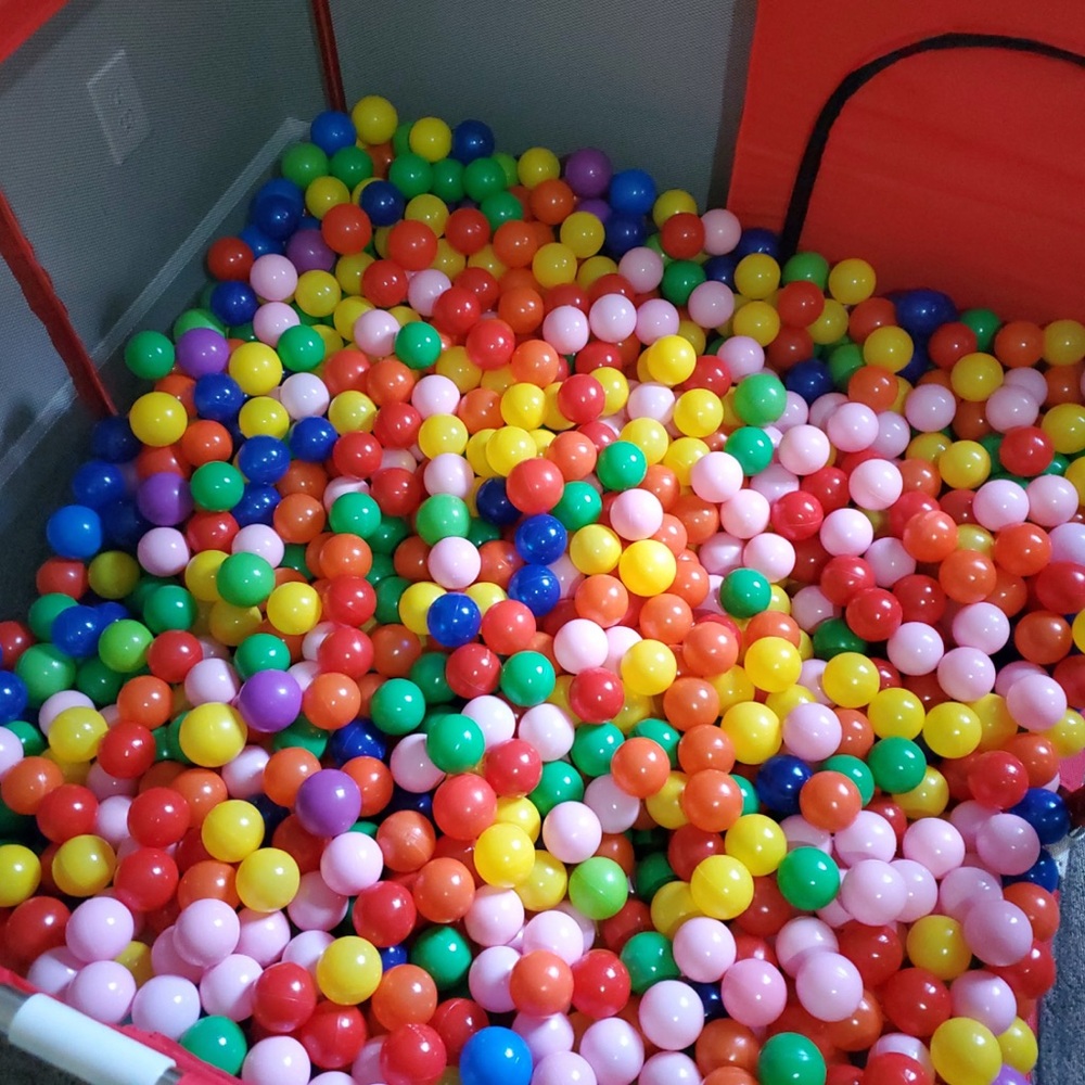 Ball Pit Balls 50 pieces Vibrant Colors - Picture 2 of 2